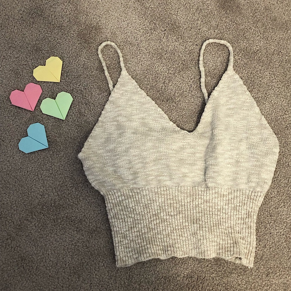 Cropped stretchy light beige top